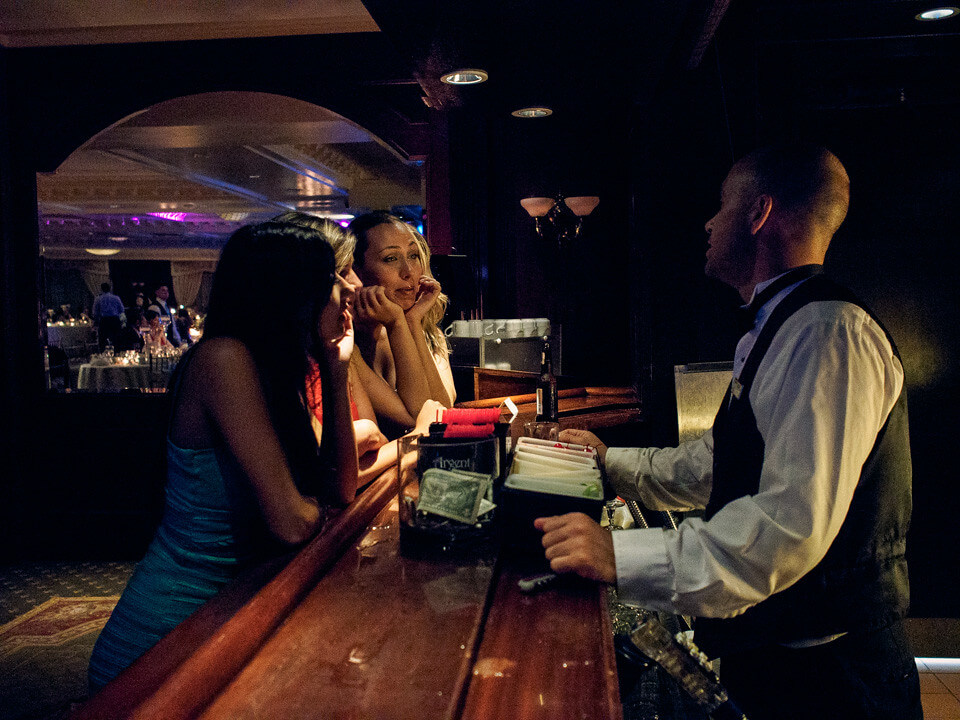 how to pick up a bartender