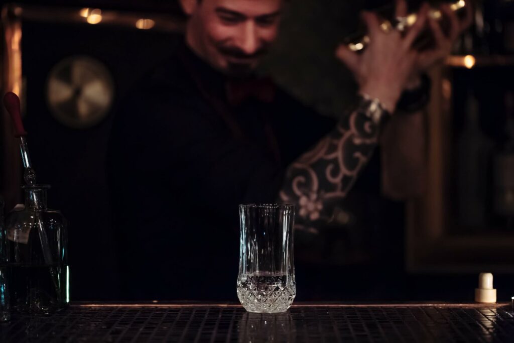 can bartenders have tattoos